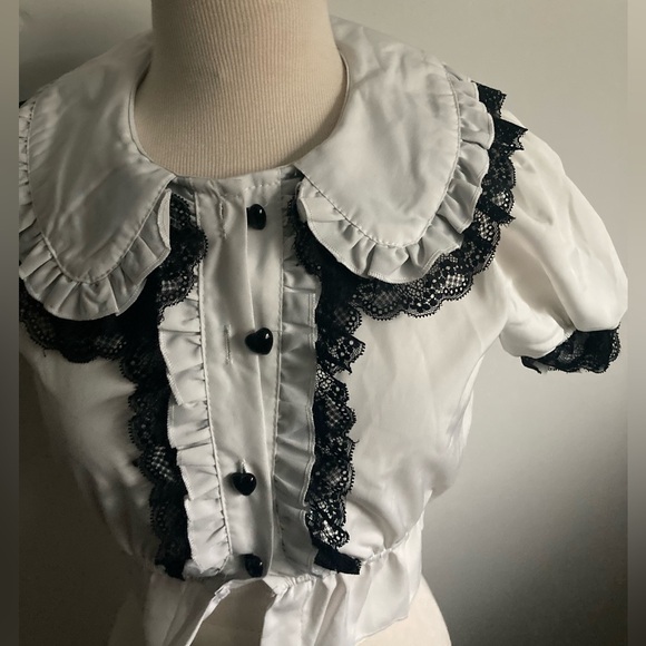 Gothic lolita puff sleeve lace ruffle blouse with heart buttons and peplum - Picture 3 of 4